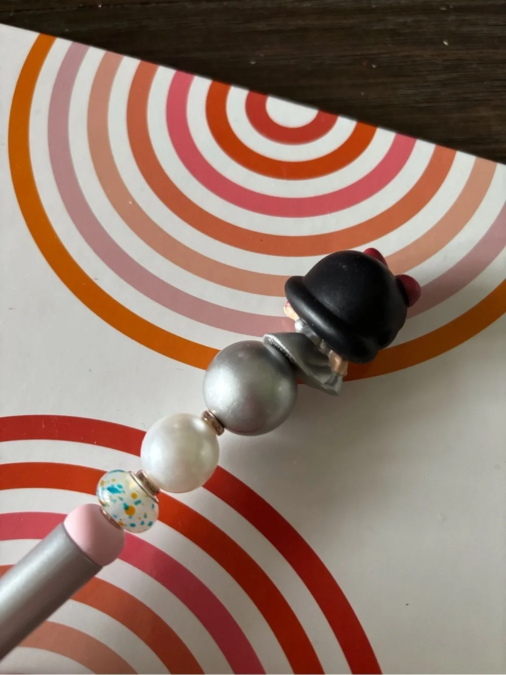 Disney Doorables: Snow White: 100 years Sliver Snow White handmade beaded pen
